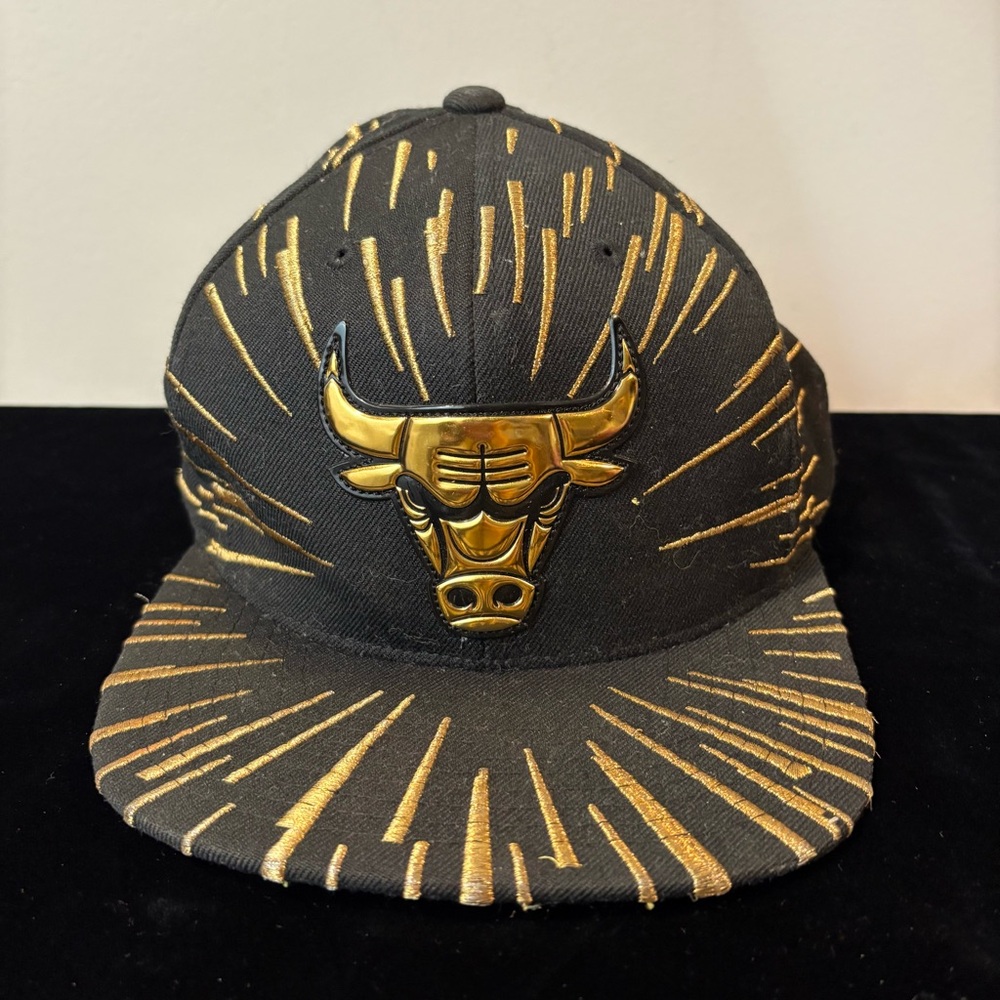 Mitchell & Ness Chicago Bulls Black Gold Embroidered Wool Blend Cap Hat OS
